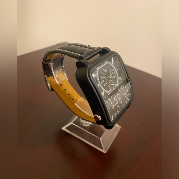 New Black V6 triple time zone fashion watch - Picture 3 of 3